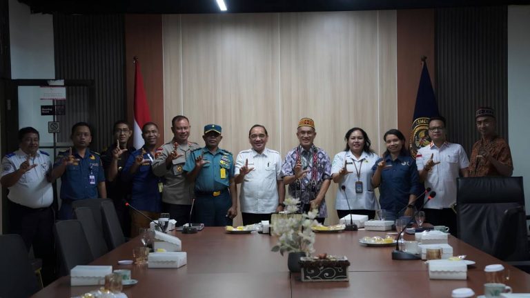 Satu Meja Bahas Pariwisata: Sampah, Visa, dan Erupsi Lewotobi - Labuan ...