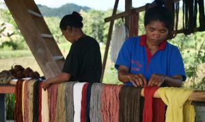 Rumah Tenun Baku Peduli Labuanbajotoday