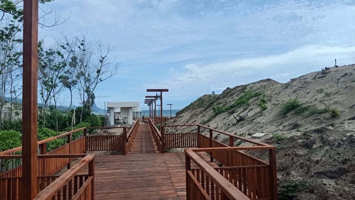 Pantai Mberenang Labuanbajotoday